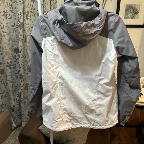 THE NORTH FACE Women's Resolve Plus Jacket - Picture 2 of 3